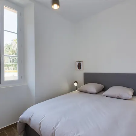 Apartment Centre, Climatise, Balcon, A Pied