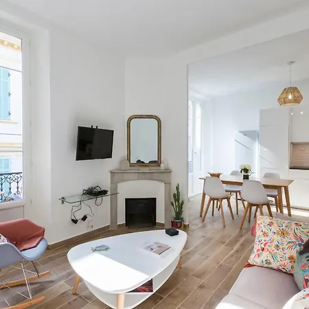 Apartment Centre, Climatise, Balcon, A Pied Cannes