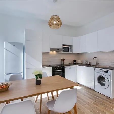 Apartment Centre, Climatise, Balcon, A Pied Cannes
